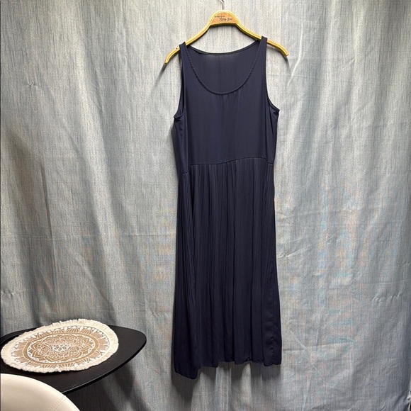 Babaton Dresses & Skirts - Elegant Navy Blue Sleeveless Dress size medium
